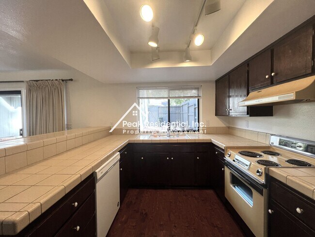 Building Photo - Wonderful 2bd/2ba Citrus Heights Condo with 2 Car Garage!