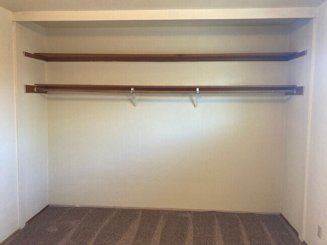 Building Photo - (WLO 13) Cozy 2 Bedroom, 1 Bath Just a Sto...