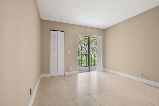 Building Photo - 516 Meadows Cir
