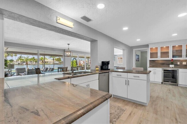 Building Photo - 6440 3rd Palm Point