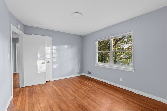 Building Photo - Newly renovated 3 bedroom, 1 bath home wit...