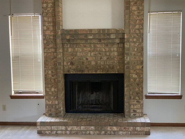 Building Photo - 6511 Amposta Dr