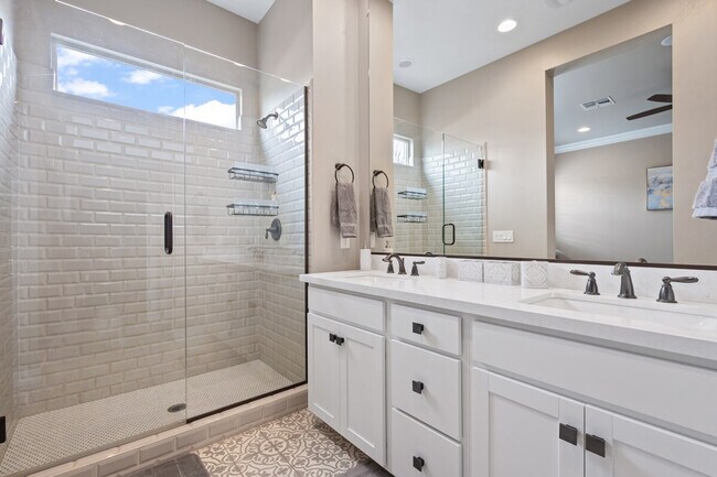 Building Photo - 1950 E Queen Creek Rd