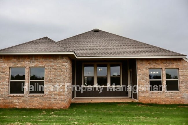 Building Photo - 626 Trails End Dr