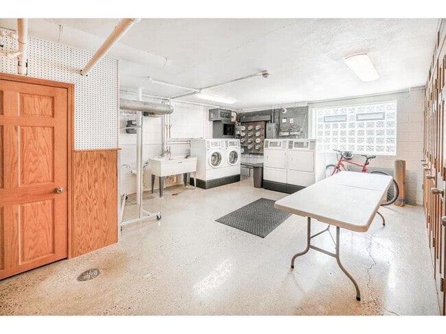 Building Photo - 401 Ridgewood Ave