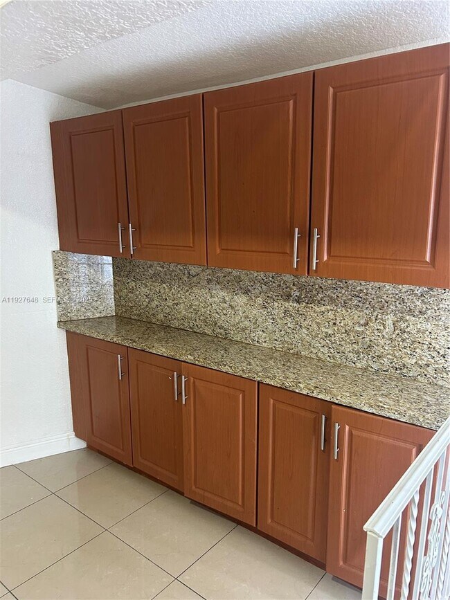 Building Photo - 1501 Lauderdale Villa Dr