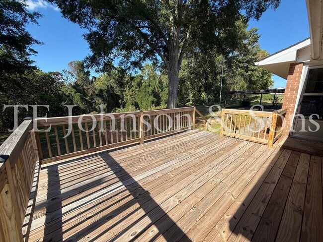 Building Photo - Three bedroom House with Large Lot in Country Setting