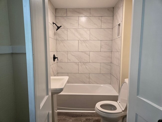 Building Photo - 4 Bedroom 2 bath Home For Rent - Heart of Florence