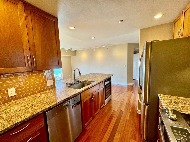 Building Photo - 1415 2nd Ave