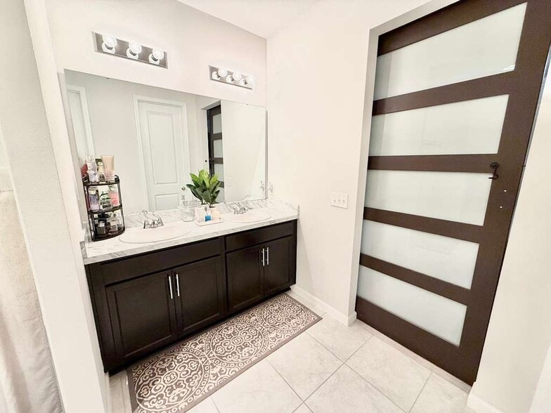 Building Photo - 184 Summershore Dr