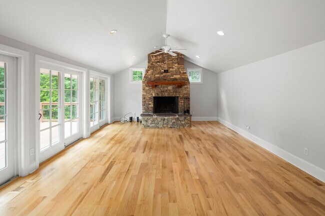 Building Photo - Spacious and Private Home in Biltmore Forest