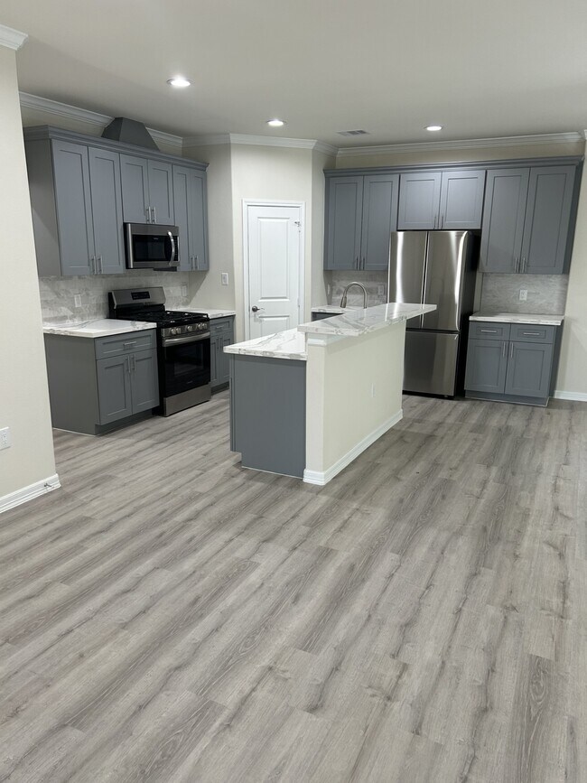 Building Photo - 9650 Champion Heavens Dr