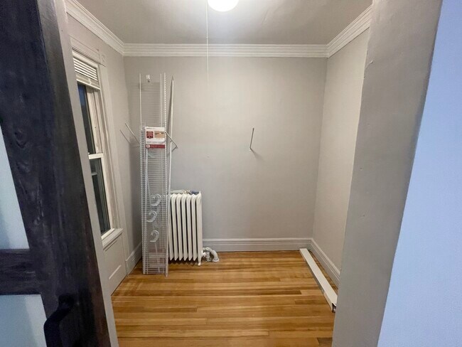 Walk-in closet - 539 Hamilton St