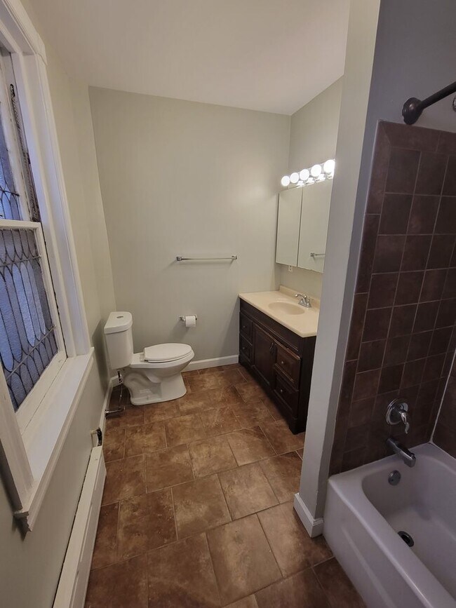 Building Photo - 4619 Cedar Ave