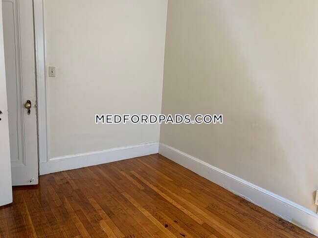 Building Photo - 63 Fellsway W