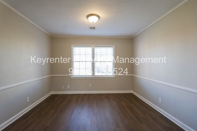 Building Photo - Cozy 2 Bedroom 1 Bathroom Home In Kendall-Whittier