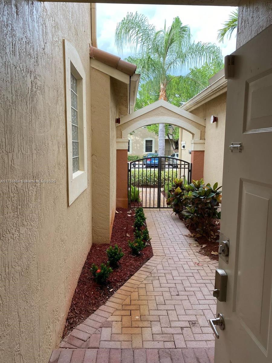 Building Photo - 4256 Vineyard Cir