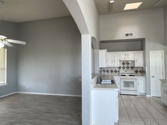 Building Photo - 3701 Trina Pl