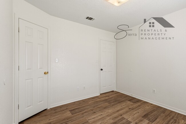 Building Photo - LIMITED-TIME MOVE-IN SPECIAL: Receive two weeks of free rent with an approved application and lea...