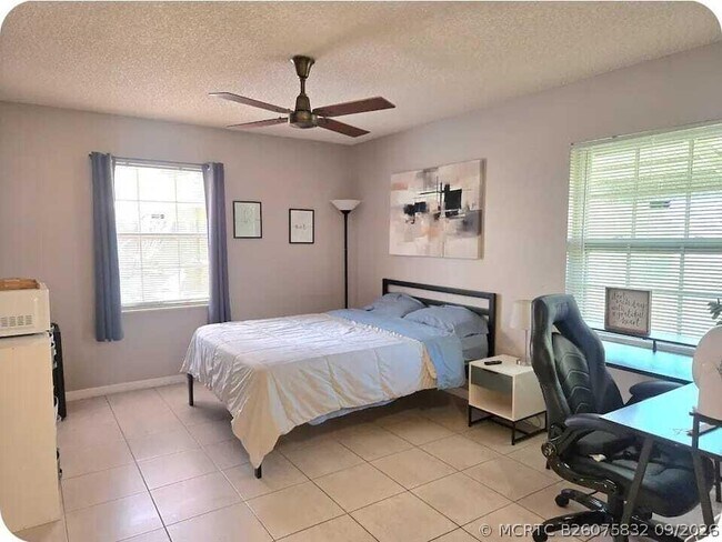 Building Photo - 122 Riomar Dr