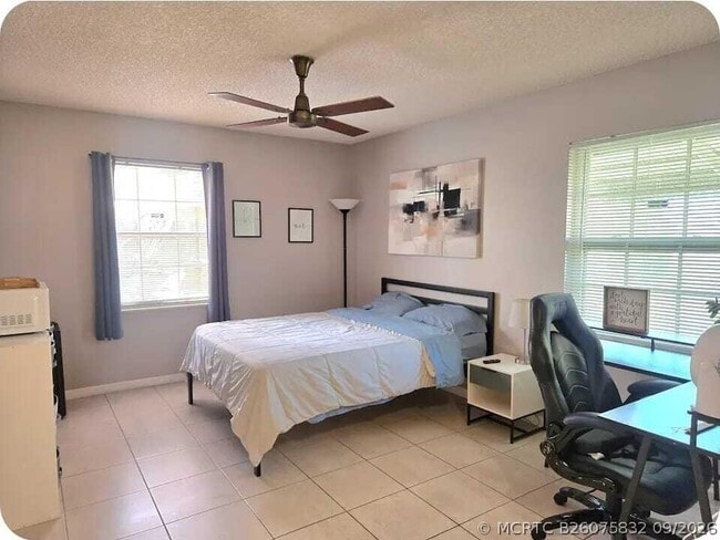 Building Photo - 122 Riomar Dr