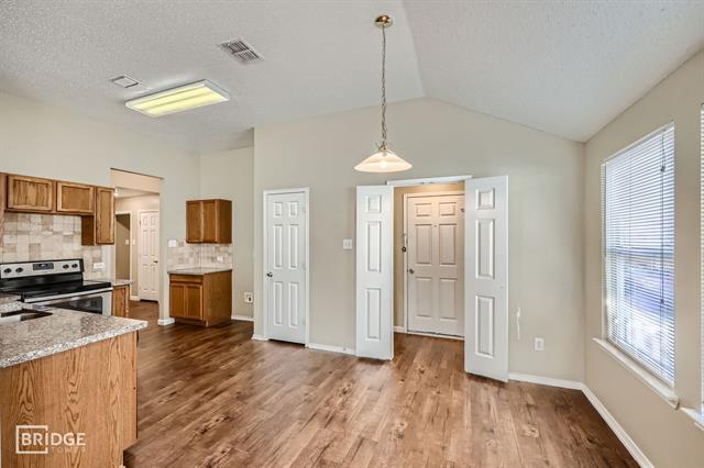 Building Photo - 2210 Sumac Dr