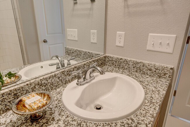 Building Photo - Gorgeous New Build 3 Bed 2 1/2 Bath in Tim...