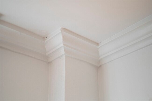 Building Photo - 14 Lynde St