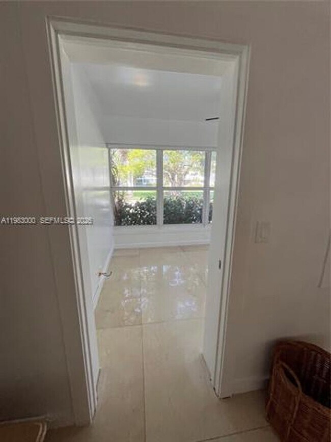 Building Photo - 10190 Collins Ave