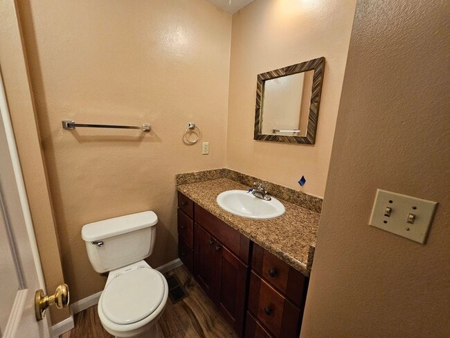 Building Photo - Roomy Ranch in Gladstone