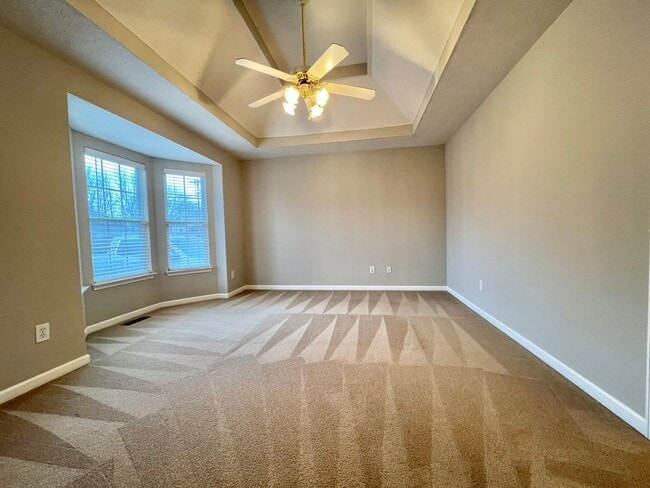 Building Photo - 3 Bedroom 2 Bathroom Home w/ Garage on One Level