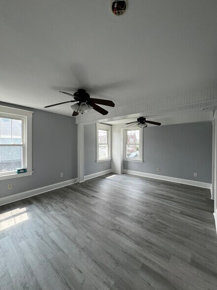 Living room area on 3rd Floor - 1337 Poplar Ave