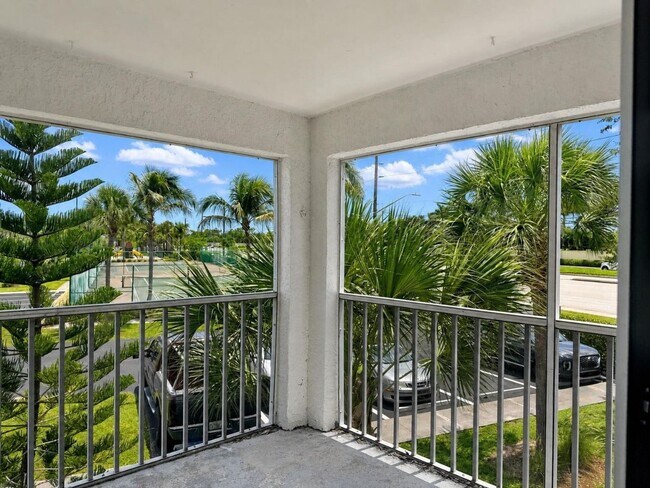 Building Photo - 150 Santa Clara Dr