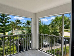 Building Photo - Unfurnished 1-bedroom plus den, 1-bathroom condo