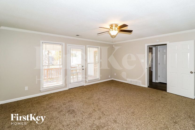 Building Photo - 3857 Oak Forest Dr