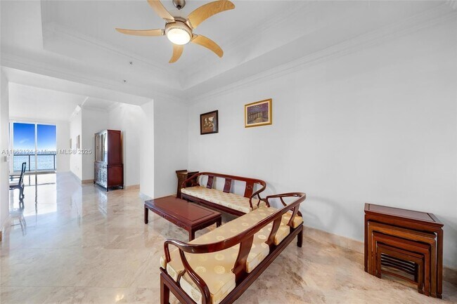 Building Photo - 704 N Ocean Blvd