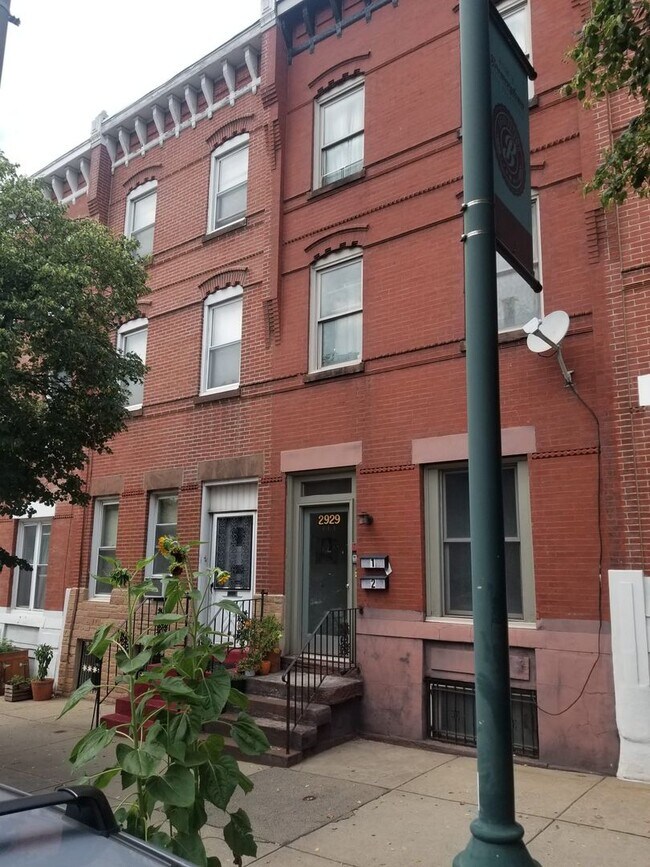 Building Photo - Bright and spacious one bedroom unit with ...