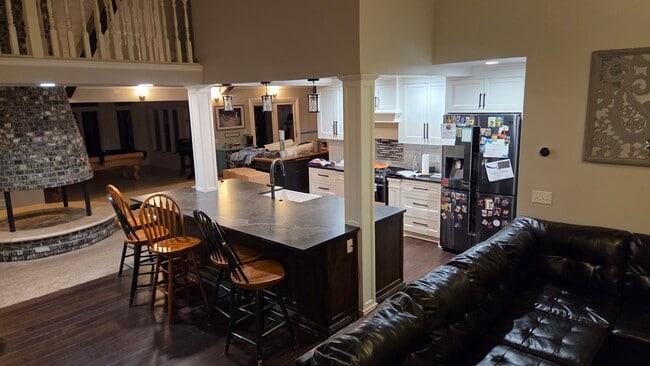 Building Photo - 9500 Fox Valley Dr