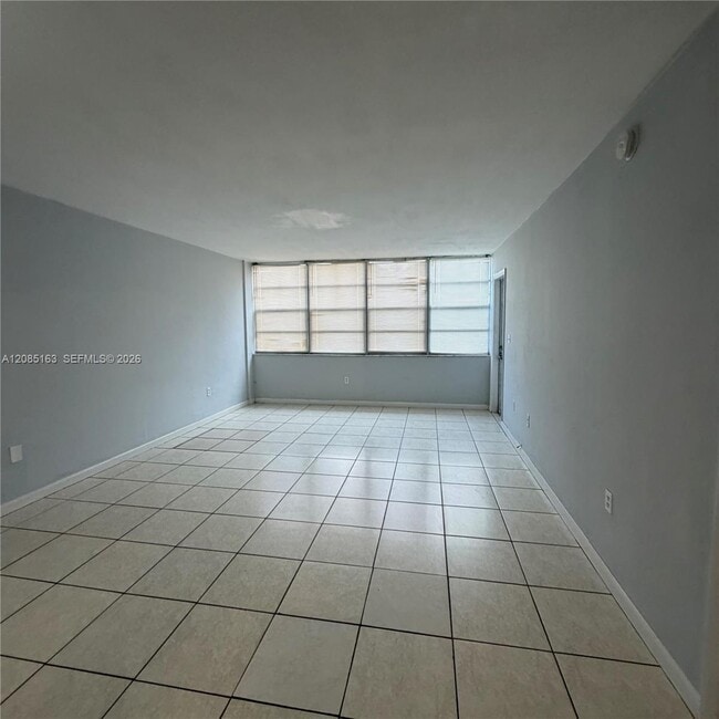 Building Photo - 2175 NE 170th St