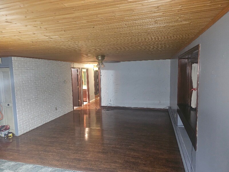 Building Photo - 19 Lloyd Dr