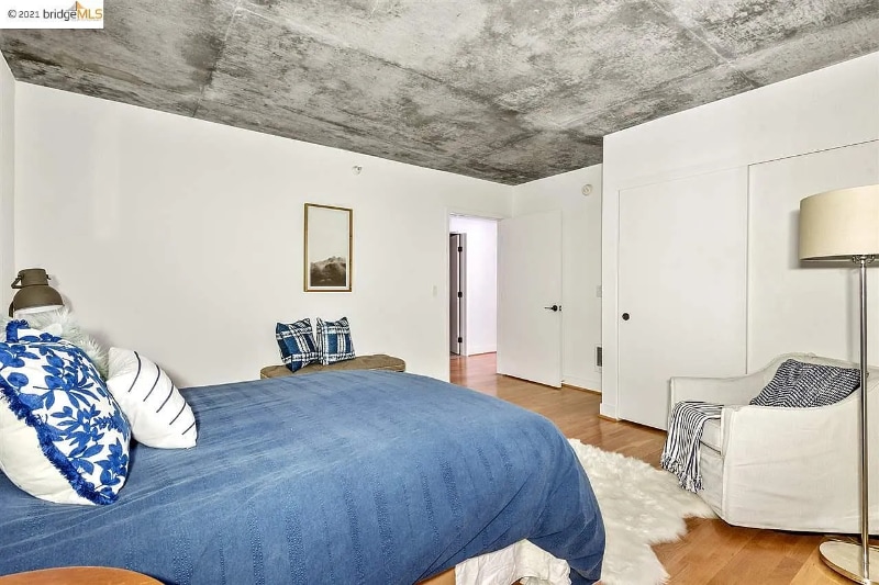 Building Photo - 311 Oak St