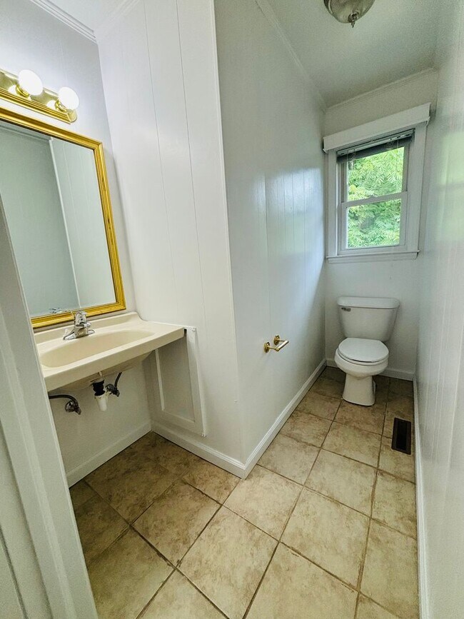Building Photo - 1480 Boxwood Dr