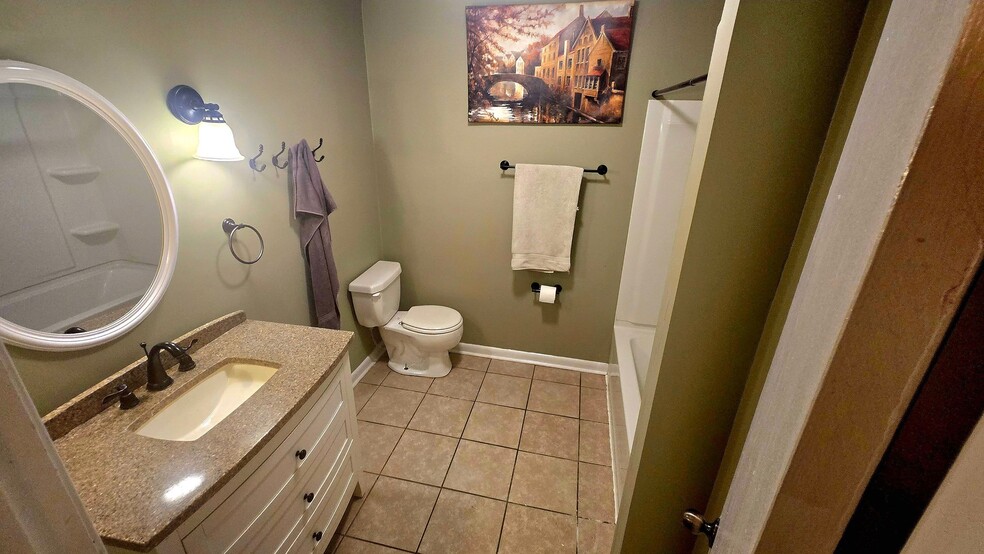 Bathroom 1 - 868 steiner rd