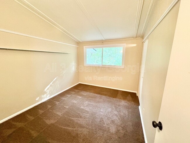 Building Photo - 435 Sherwood Rd