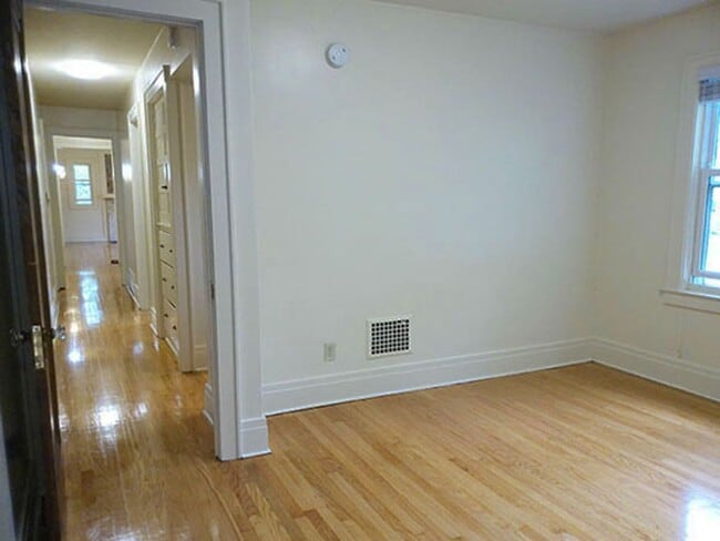 Building Photo - Available 08/01/2026 Newly Renovated Spaci...