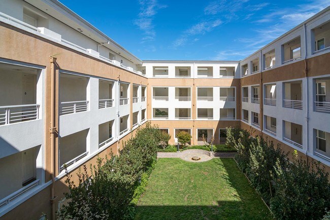 Building Photo - 301 Crescent Ct