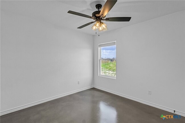 Building Photo - 905 Smoke Tree Ln