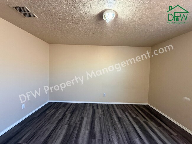 Building Photo - 2-Story 4 BR Home with Large Backyard & Game Room