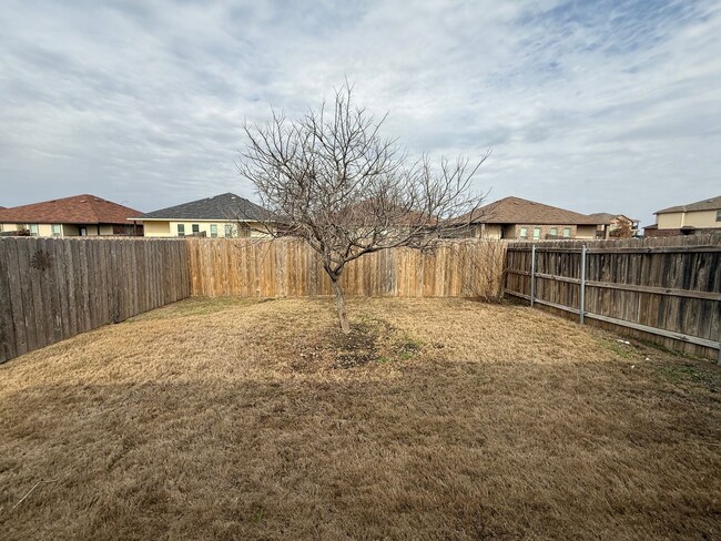 Building Photo - Close to Freihet & Creekside Shopping, Ent...