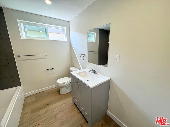 Building Photo - 1302 Amethyst St